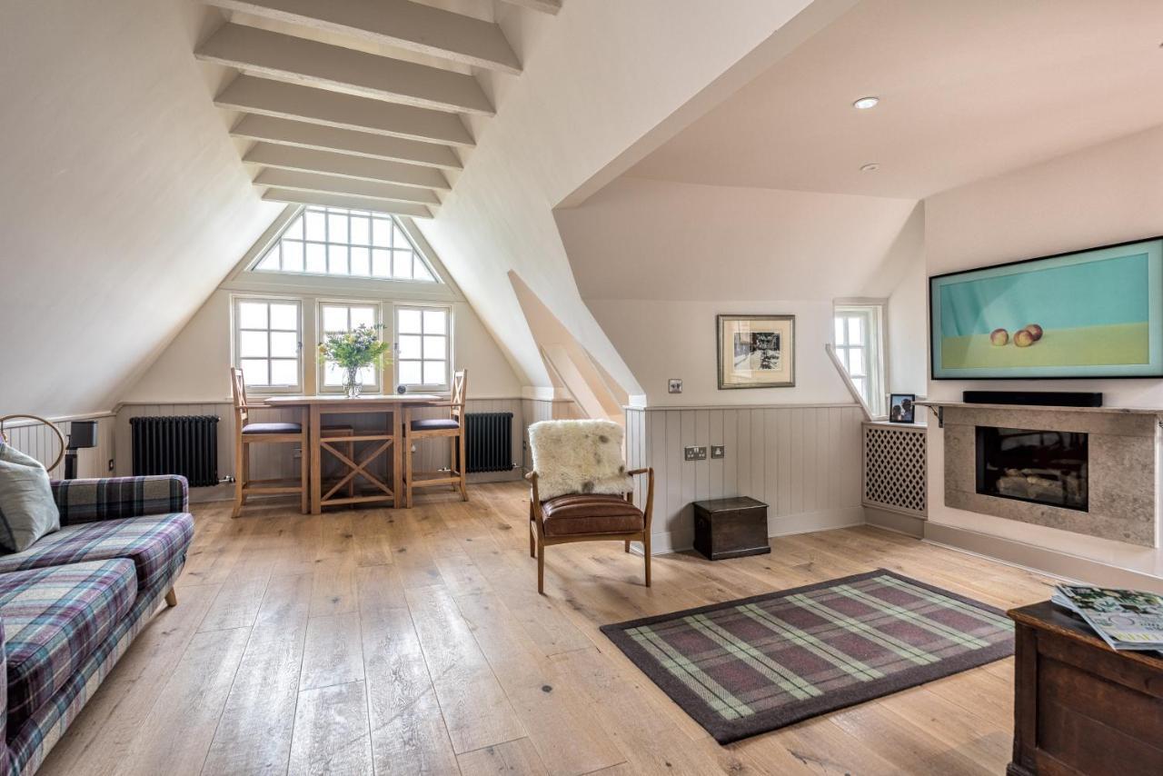 Amazing Penthouse, Stunning Views, Castle 2 Mins Apartment Edinburgh