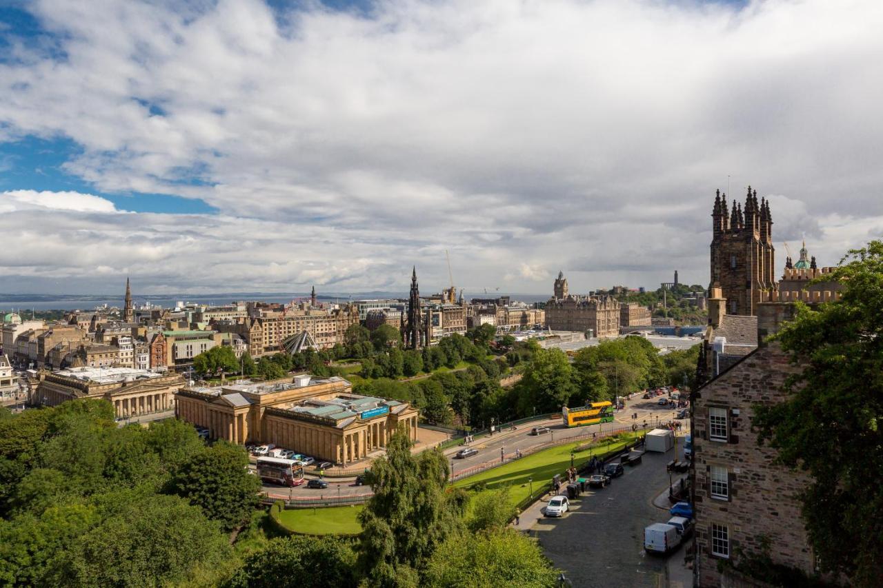 Amazing Penthouse, Stunning Views, Castle 2 Mins Apartment Edinburgh