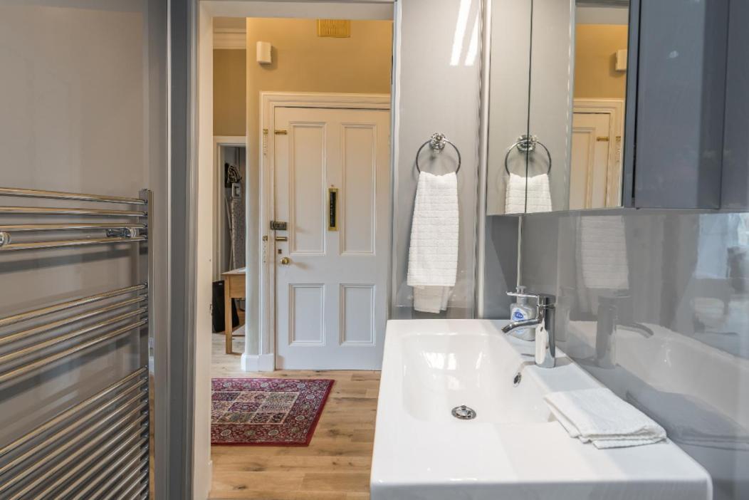 Murrayfield Spacious 2-bedroom Apartment *