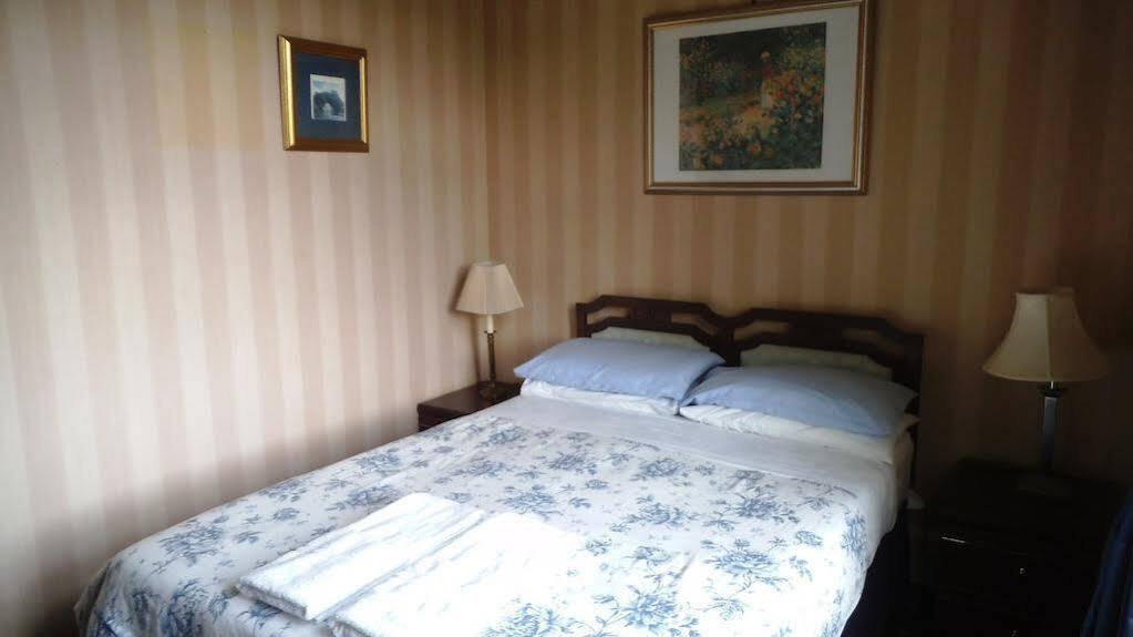 Alexander Guest house