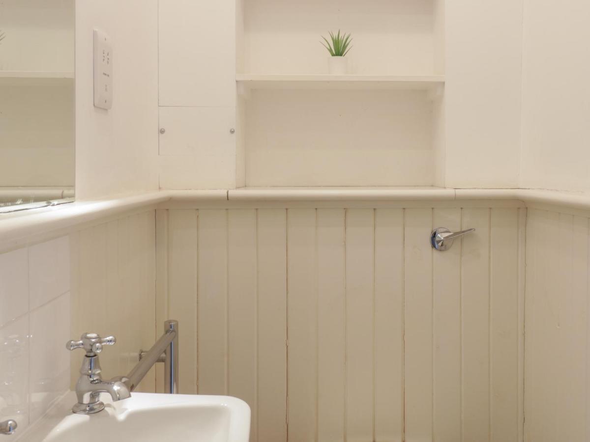 3 Lynedoch Place